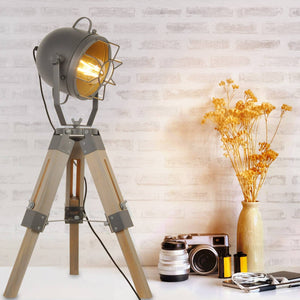 Lámpara de pie vintage con trípode "TACHICOM" (5)