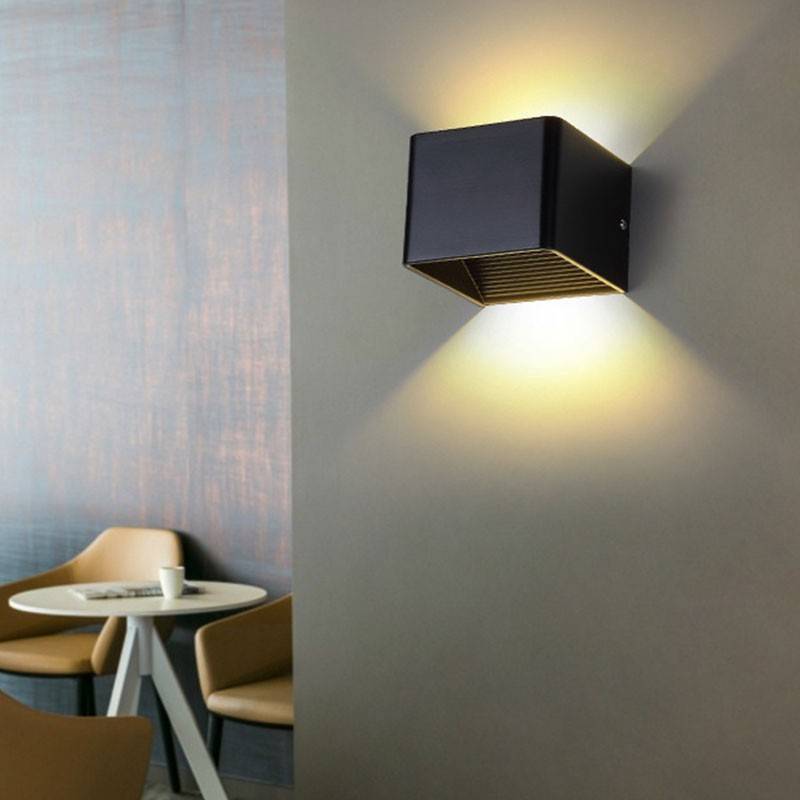 Aplique de pared LED "KUUTIO" 6W 529 lumens (1)