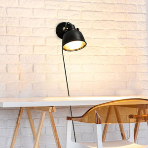 Aplique de pared interior "KUKKA" con interruptor y enchufe (1)