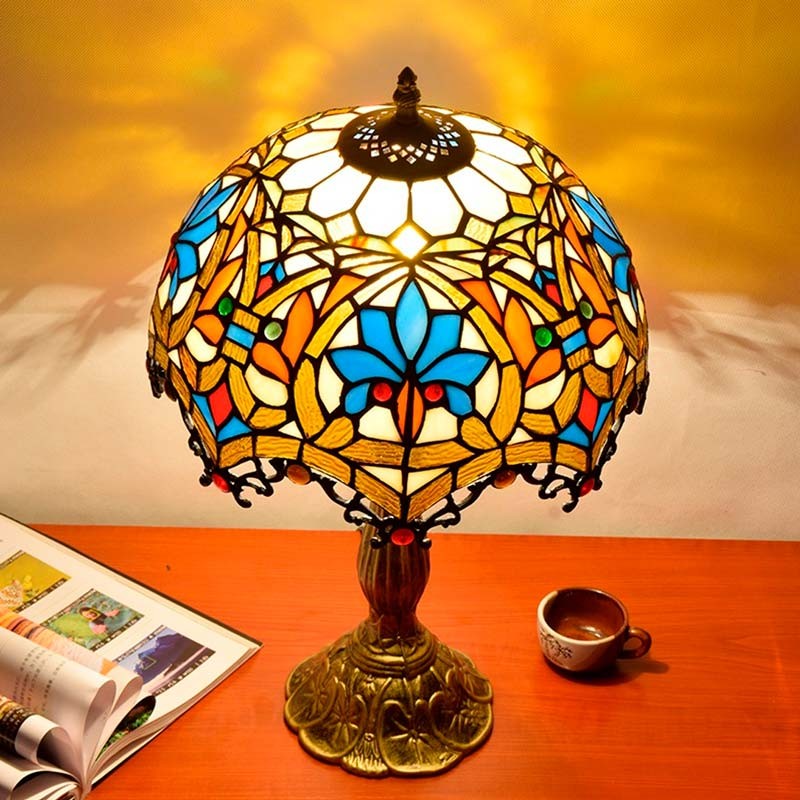 Lámpara de mesa inspiración "Tiffany" con mosaico floral en cristal (1)