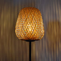 Lampada da terra in vimini