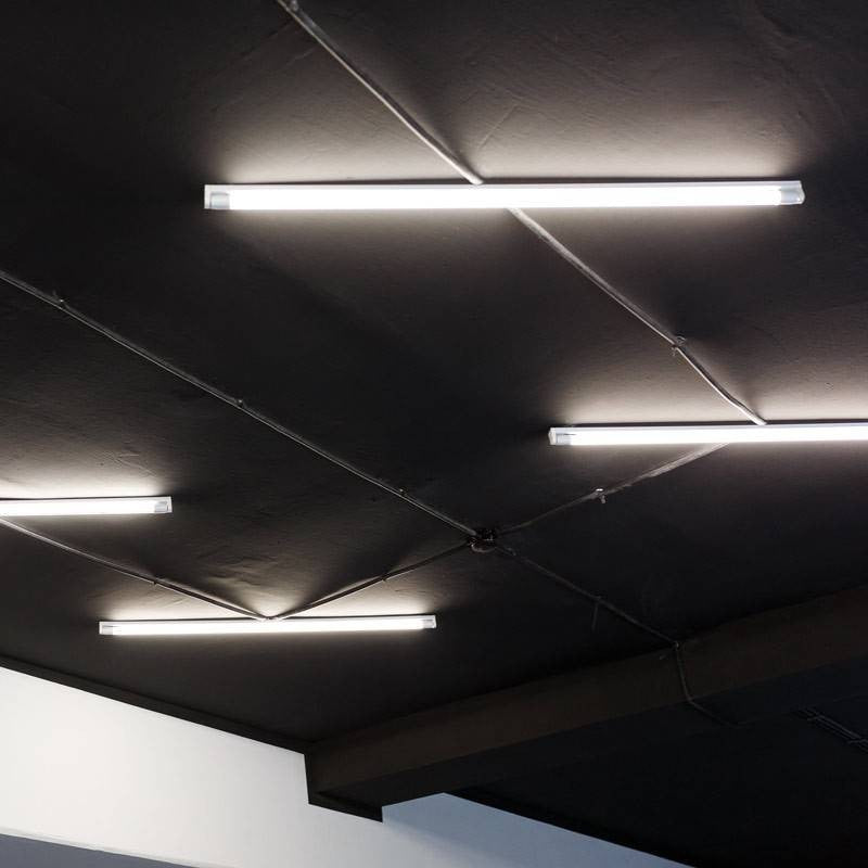 Tubo LED 60cm T8 con sensor de movimiento microondas - 9W - 100lm/w - 6000K (1)