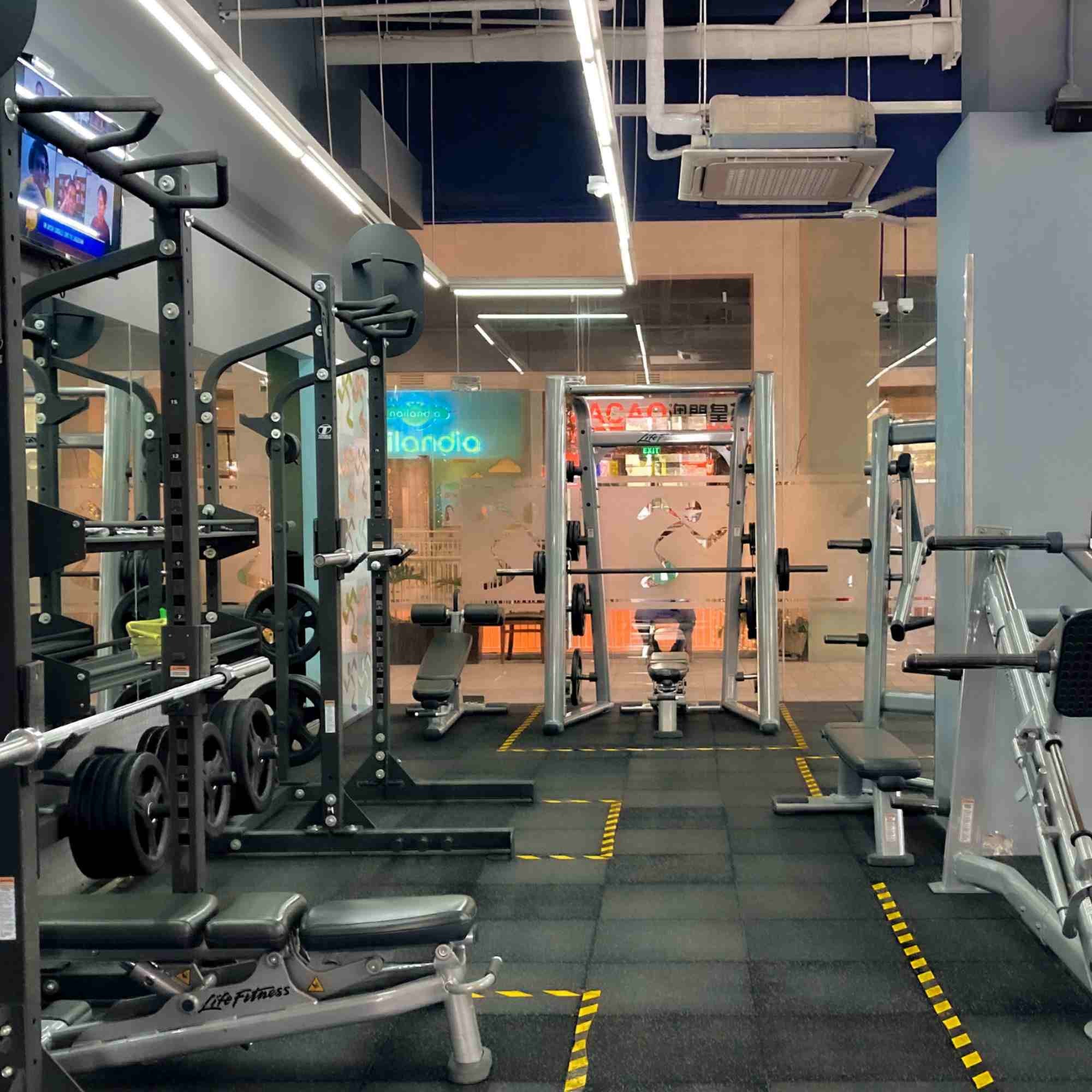 Pantalla estanca LED lineal conectable CCT con sensor de movimiento- 120cm - 40W - IP65 (1)