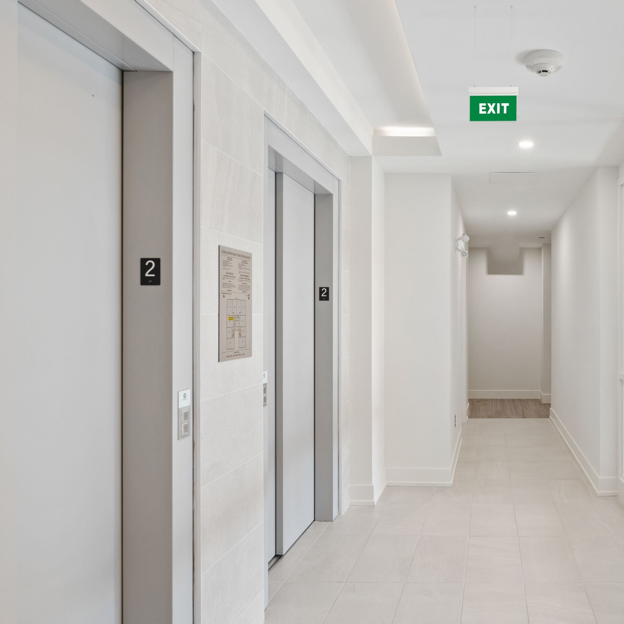 Luz de emergencia permanente con cartel "Exit" - Suspensión (1)