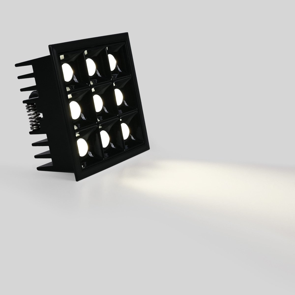 Downlight LED Empotrable Cuadrado Antideslumbrante · Marco -Negro - 18W - 9 Focos - UGR18 - CRI90 - Chip OSRAM