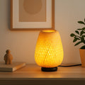 Lampada da tavolo in vimini