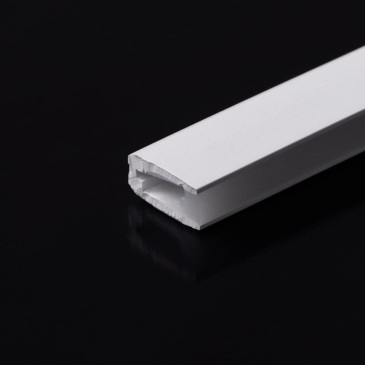 Funda de silicona flexible blanca - Tira LED a neón - 4x8 mm - Curvatura horizontal - Superficie - Barcelona Led-Accesorios