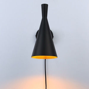 Aplique de pared escandinavo orientable 330° con interruptor y enchufe - Barcelona Led-Decoración