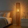 Rattan-Stehlampe