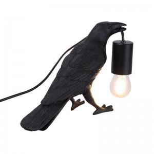 lámpara de mesa cuervo