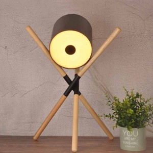 lámpara de madera de mesa
