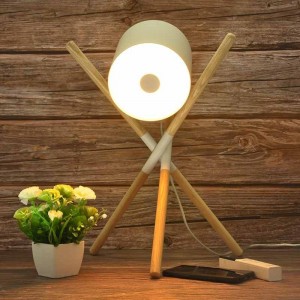 lámpara de mesa blanca