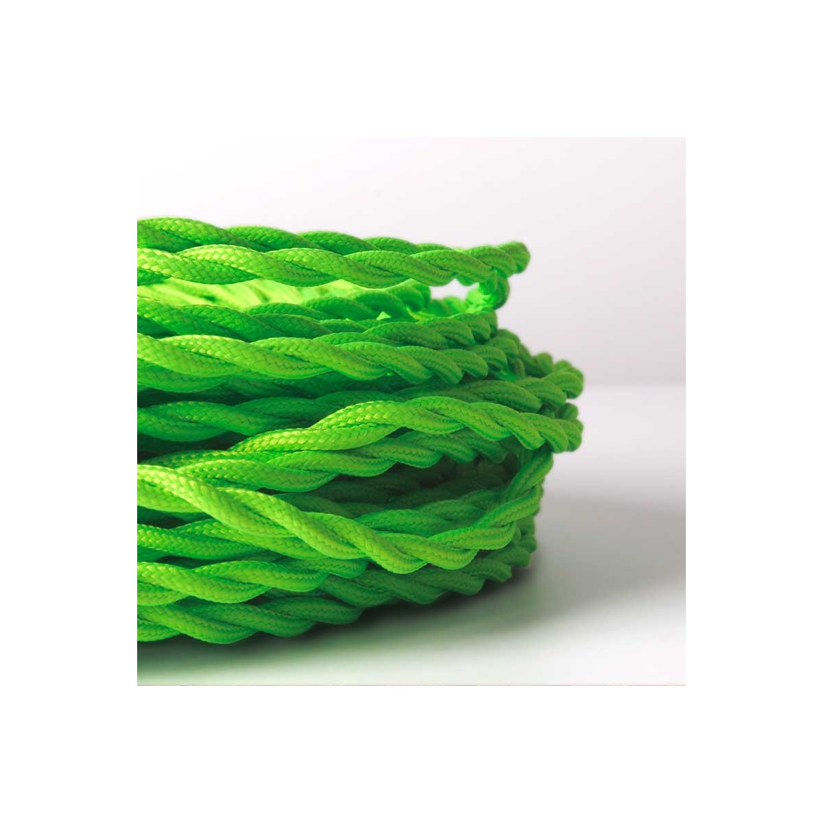 Cabo trançado revestido em tecido de efeito de seda Cor verde do rebento