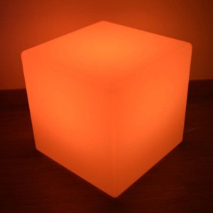 Mesita Cubo LED 40cm RGBW para exterior