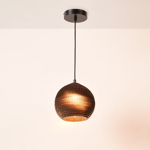 Κρεμαστή λάμπα από κυματοειδές χαρτόνι 