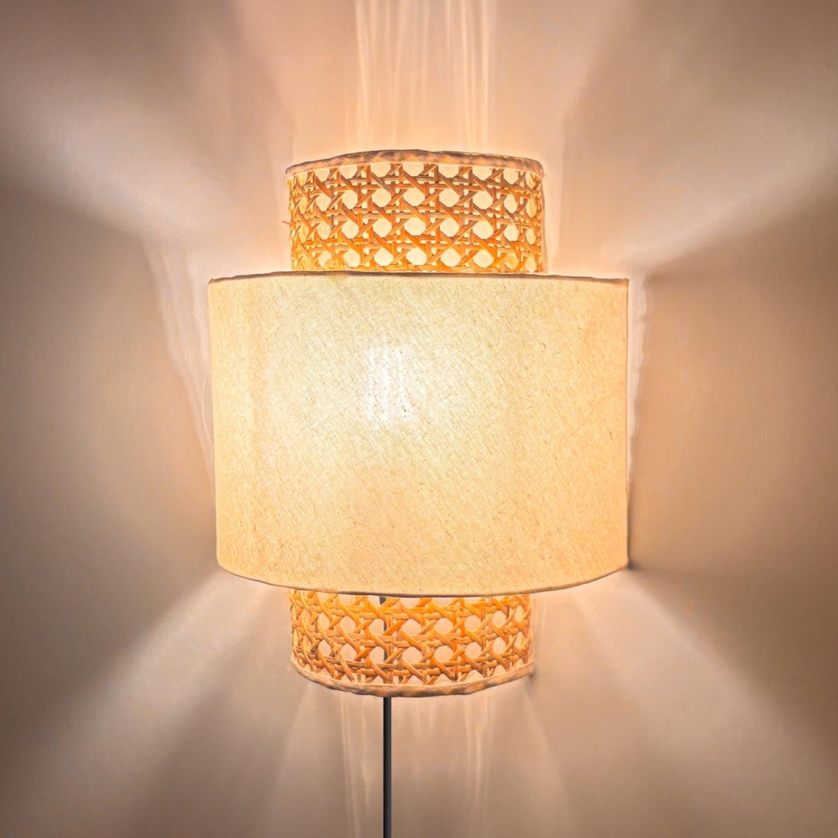 Aplique de pared de mimbre y tela "HANS" - E27 - Interruptor y enchufe - Barcelona Led-Decoración