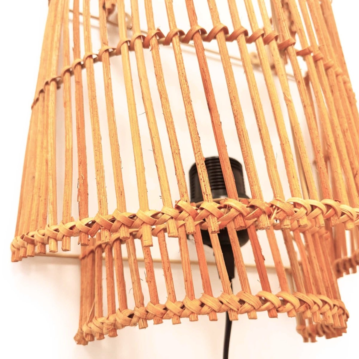 Aplique de pared de Ratán "SILIA" - E27 - Interruptor y enchufe - Barcelona Led-Decoración