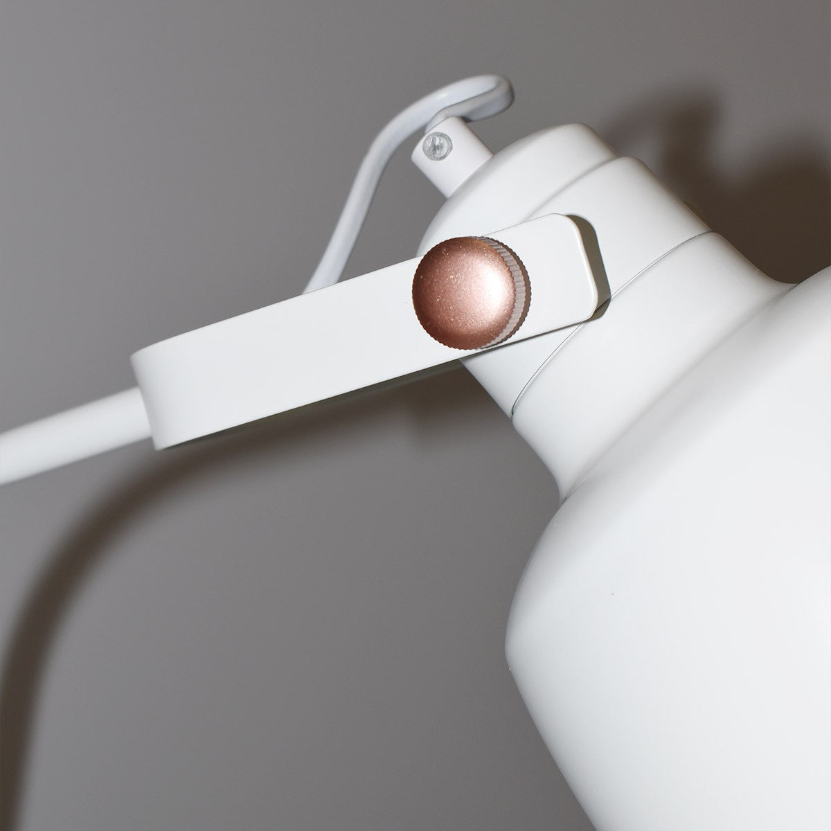 Lámpara de mesa nórdica "KUKKA" (12)