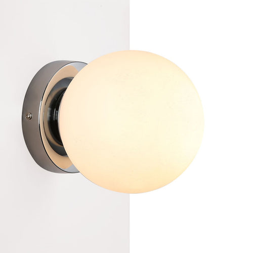 Wandleuchte „Ava“ mit Opalglaskugel E27 - IP44