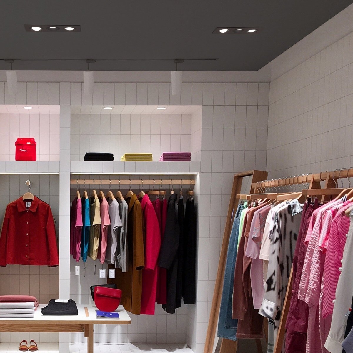 Aro downlight basculante para tres bombillas GU10/MR16 - Corte 75 x 235 mm - Barcelona Led-