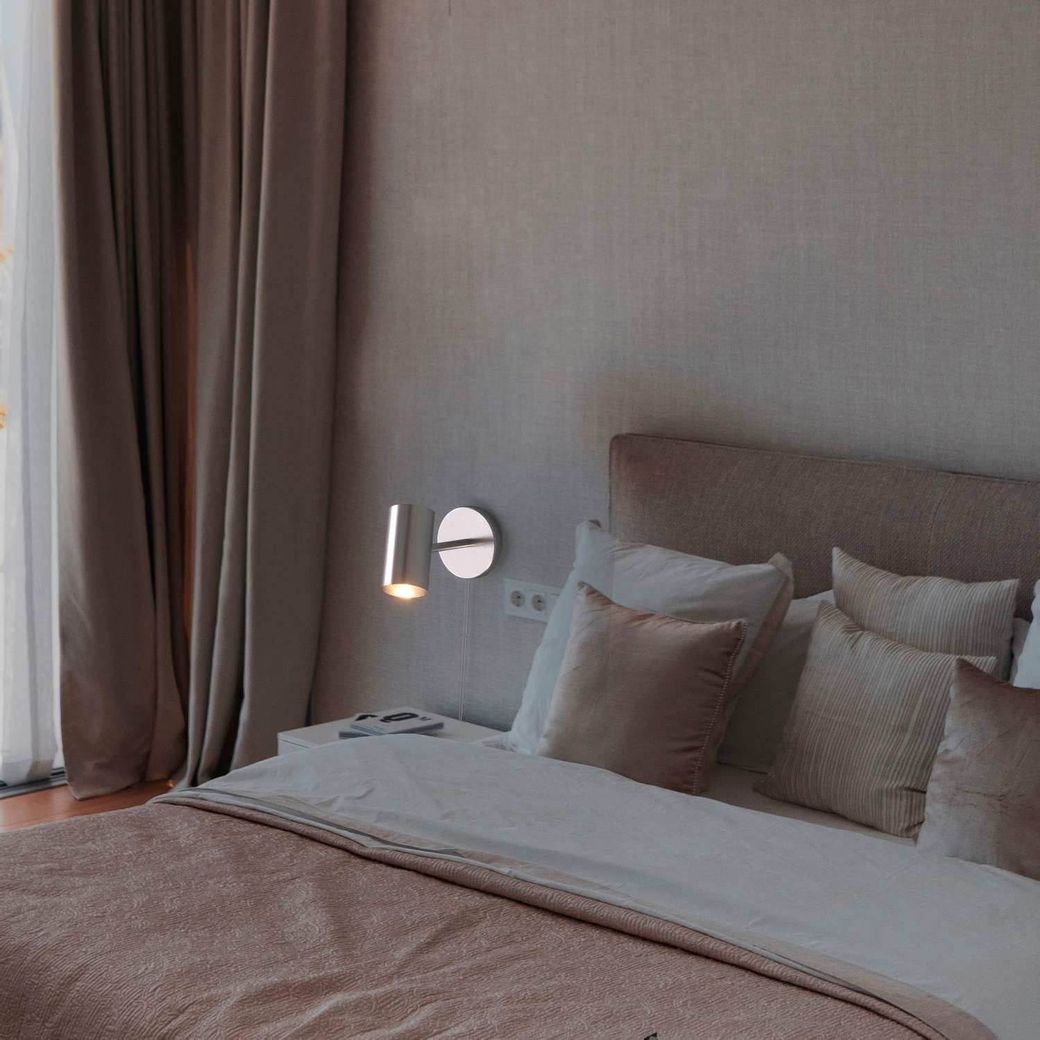 Aplique de pared interior orientable "Ben" con cable y enchufe - E27 (35)