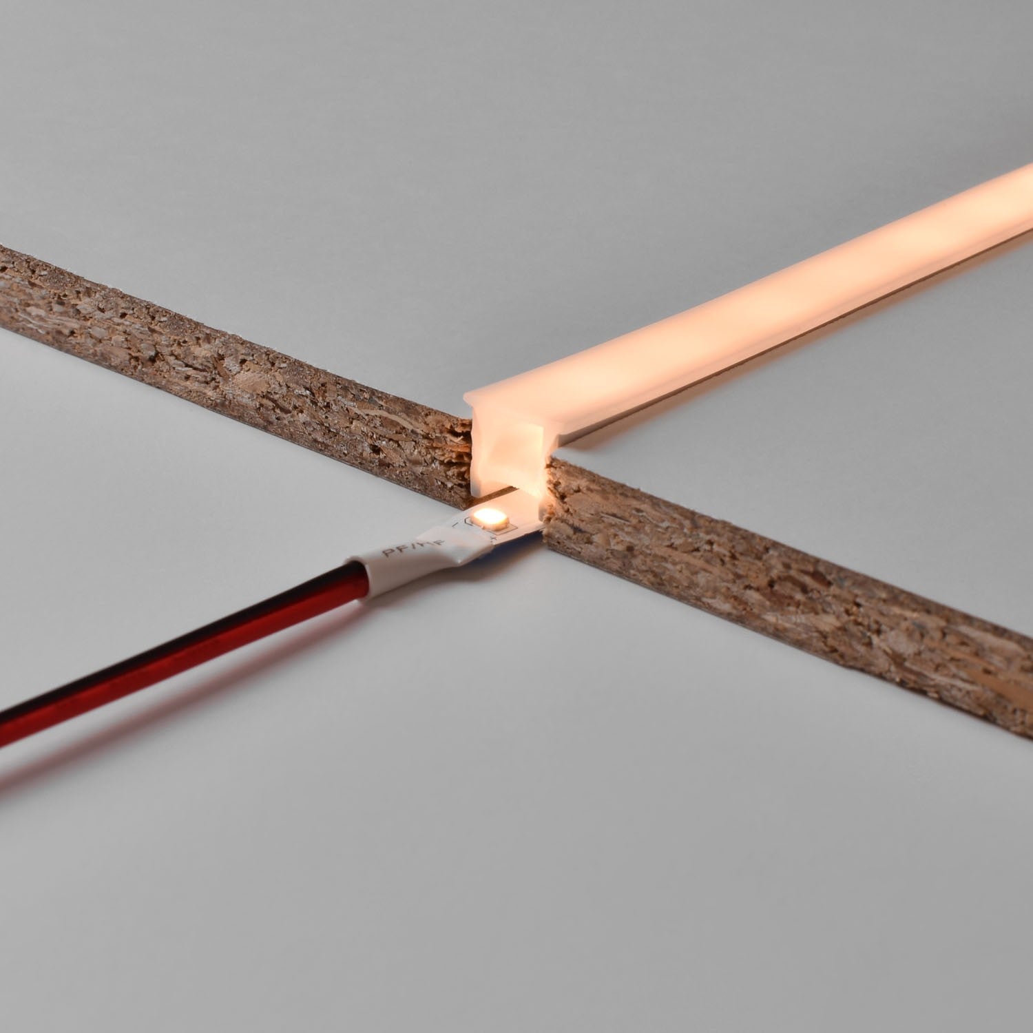 Funda de silicona flexible empotrable para convertir tira LED a neón - 10x10mm - 5 metros - Curvatura vertical (1)