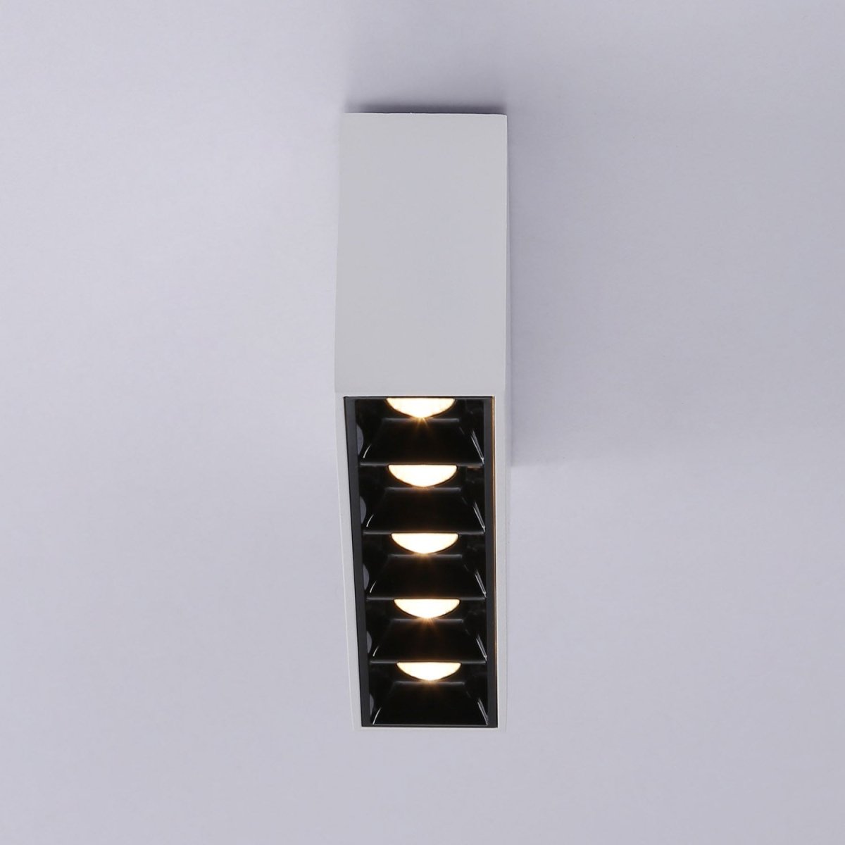 Foco lineal LED superficie - 10W - UGR18 - CRI90 - Chip OSRAM - Barcelona Led-