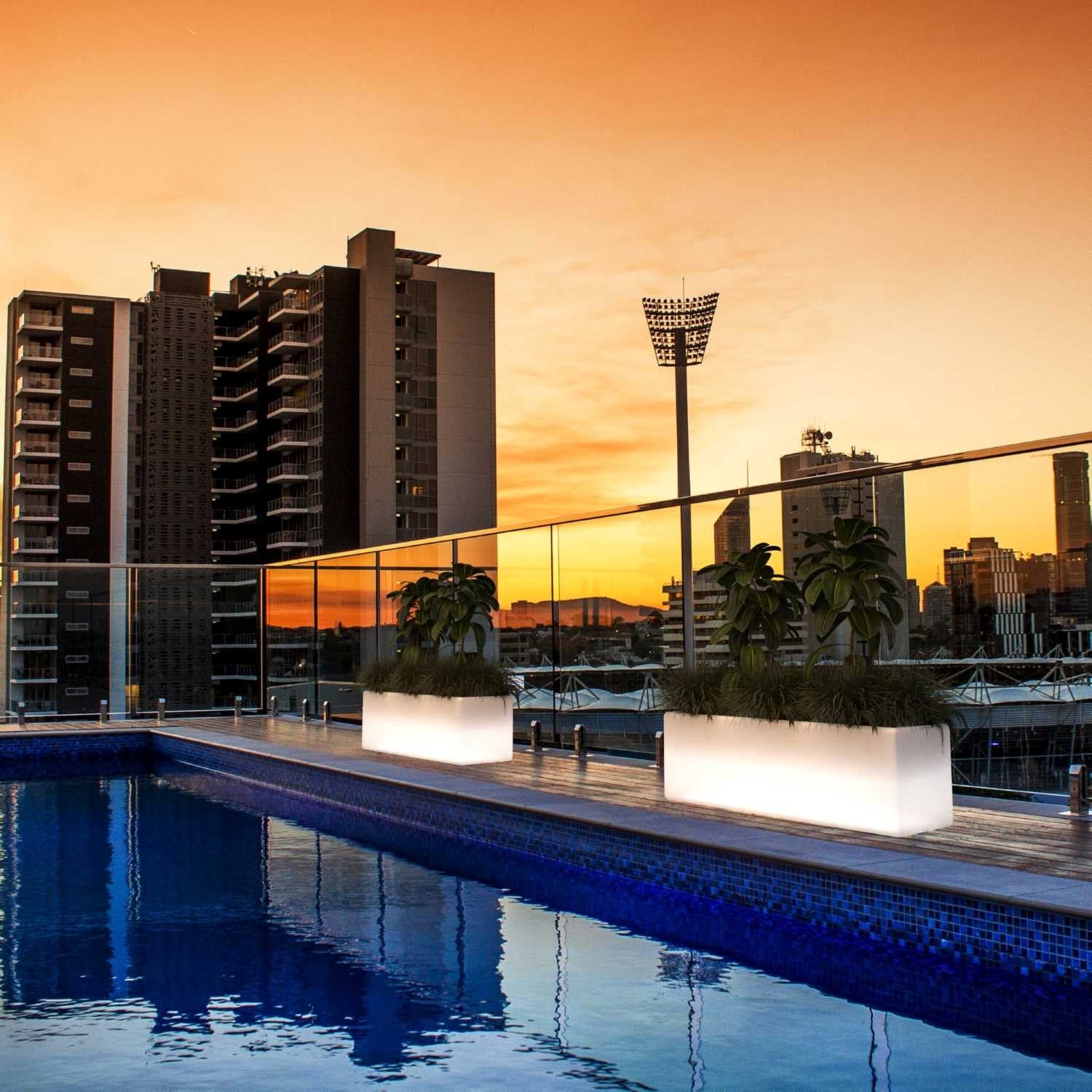 Macetero LED RGBW recargable - 12W - IP67 (17)