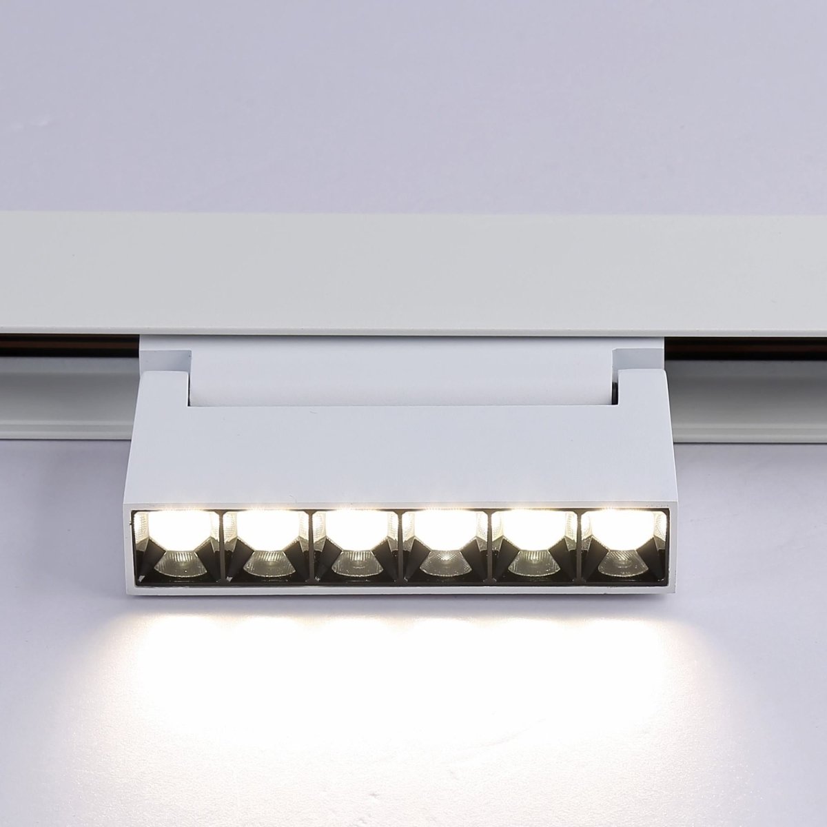 Luminaria lineal LED orientable para carril magnético 48V - 6W - UGR16 - Barcelona Led-