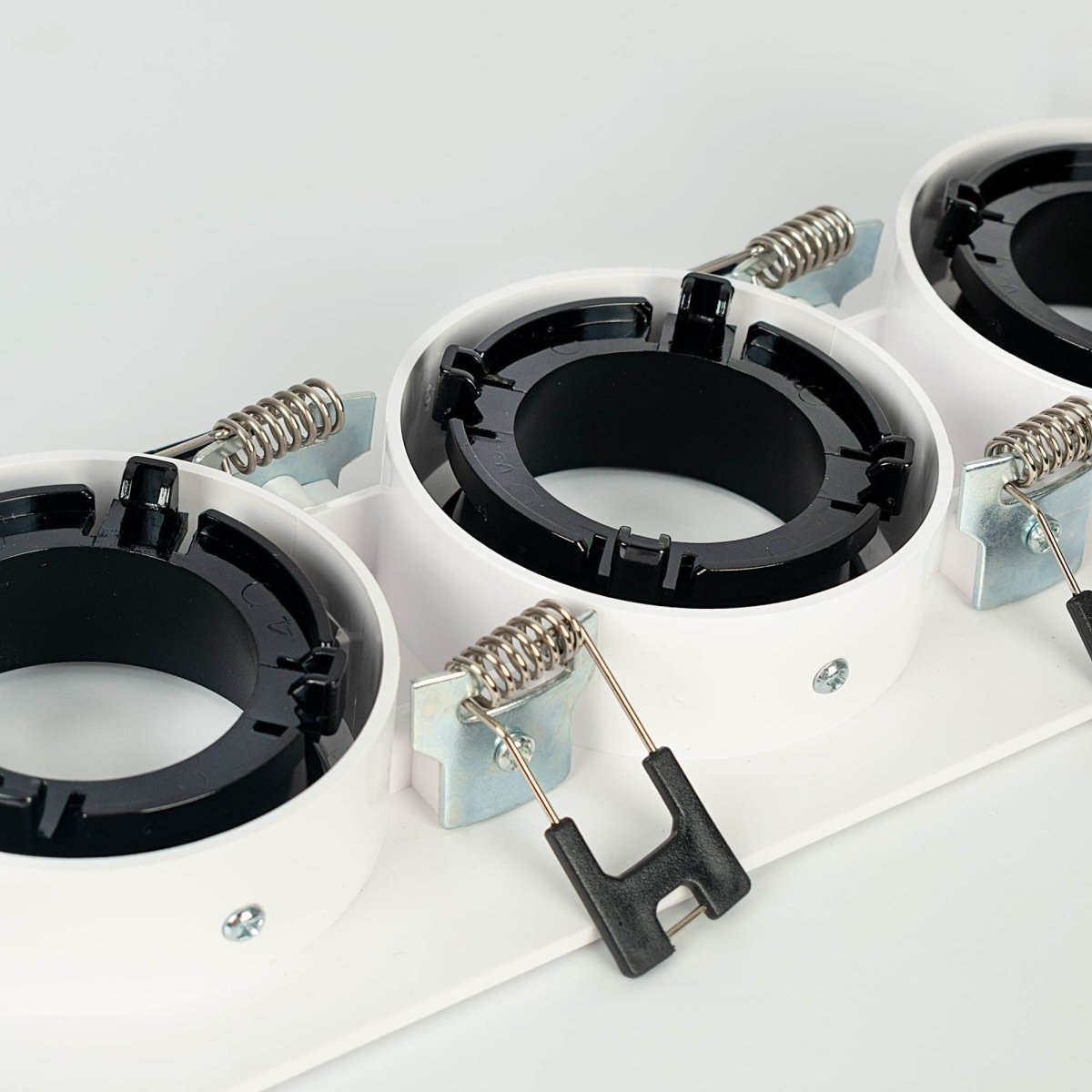 Aro downlight cuadrado basculante triple GU10 / MR16 - Bajo UGR - Corte 75 x 235mm - Barcelona Led-