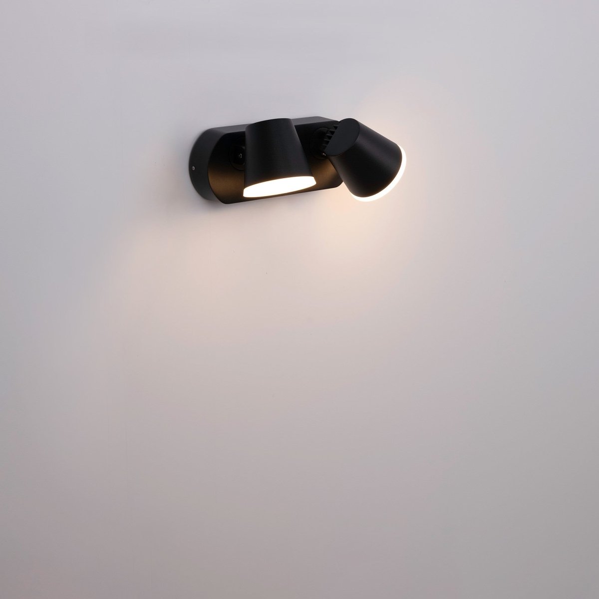 Aplique de pared exterior doble con sensor PIR "Tura" - 20,5W - Orientable - 3000K - IP54 - Barcelona Led-Decoración