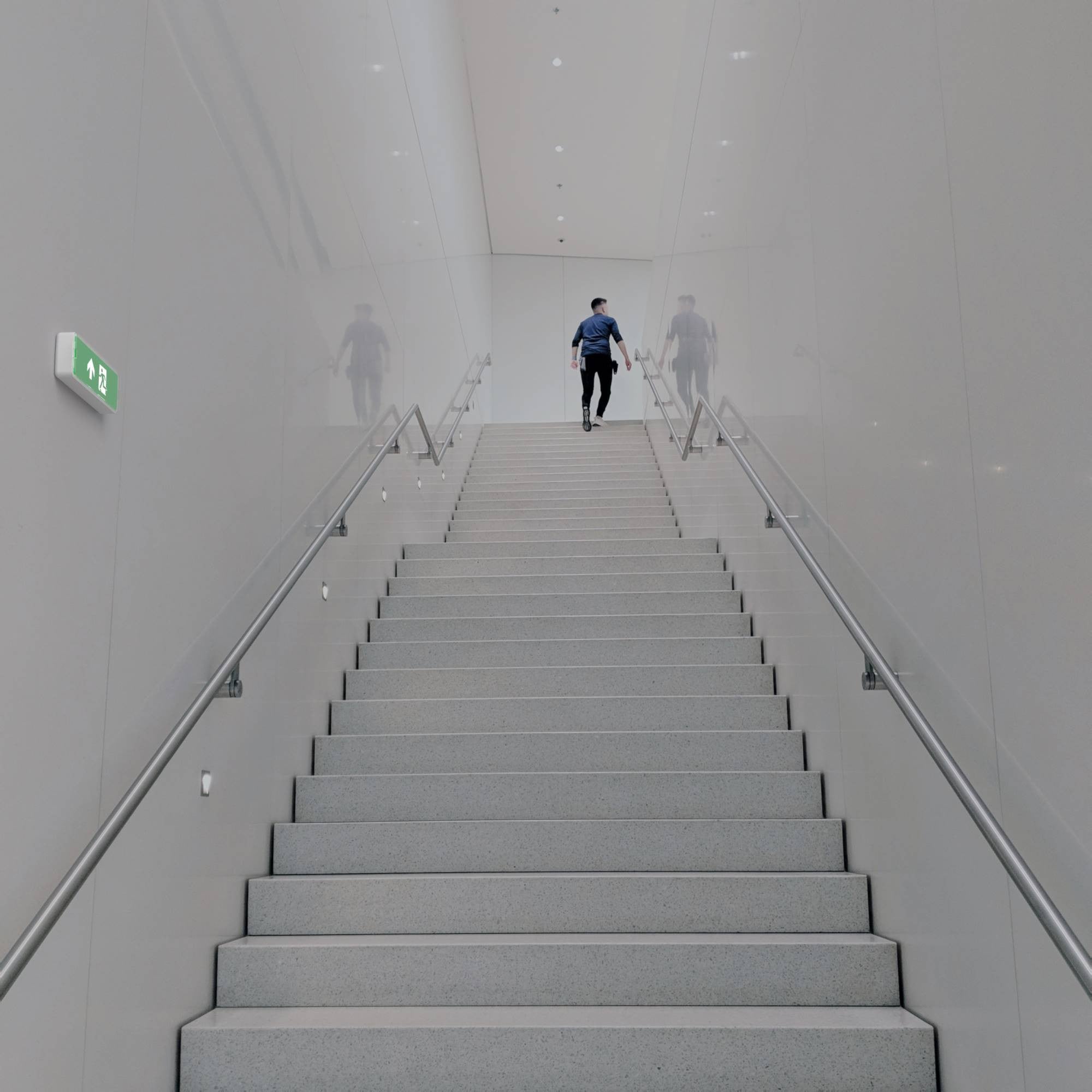 KIT Pictograma autoadhesivo "Salida arriba" + Luz de emergencia 3W (10)