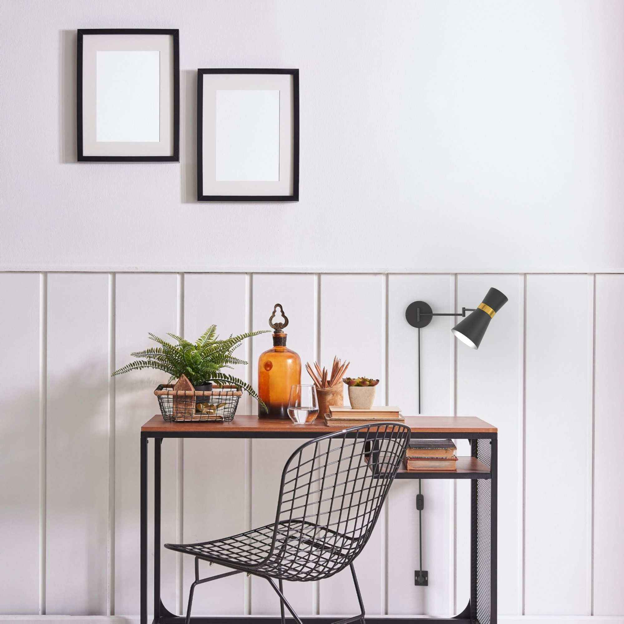 Aplique de pared con brazo articulado y enchufe "SILVA" (16)