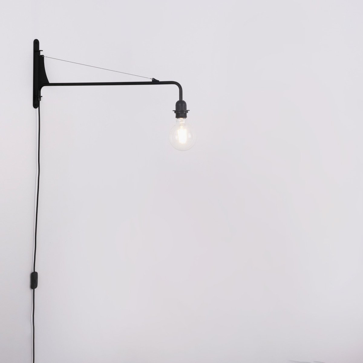 Aplique de pared orientable con cable y enchufe "Pitt" - Barcelona Led-Decoración
