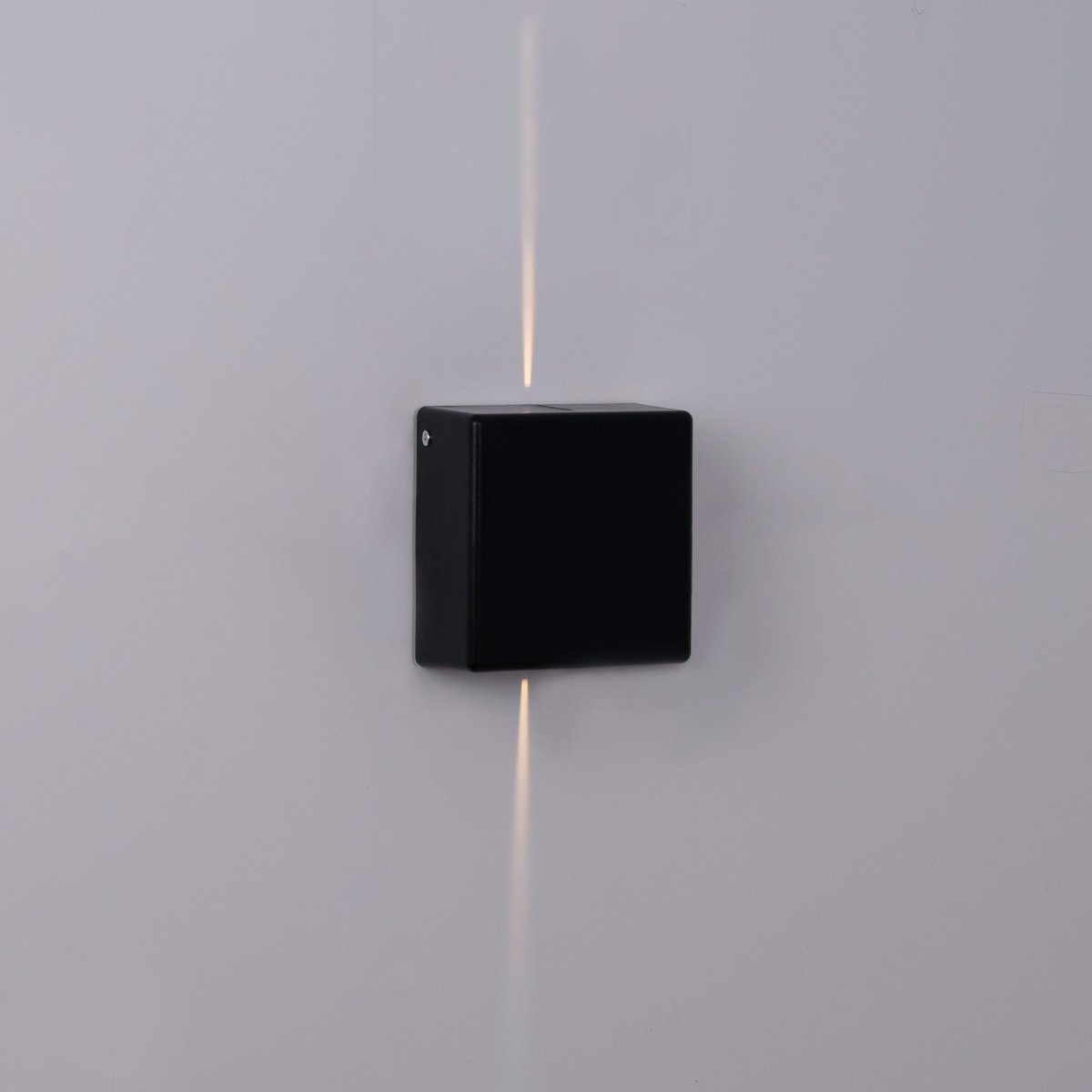 Aplique de pared exterior LED cuadrado "Karen 2" - 3W - IP54 - Emisión de luz dos caras - Barcelona Led-Decoración