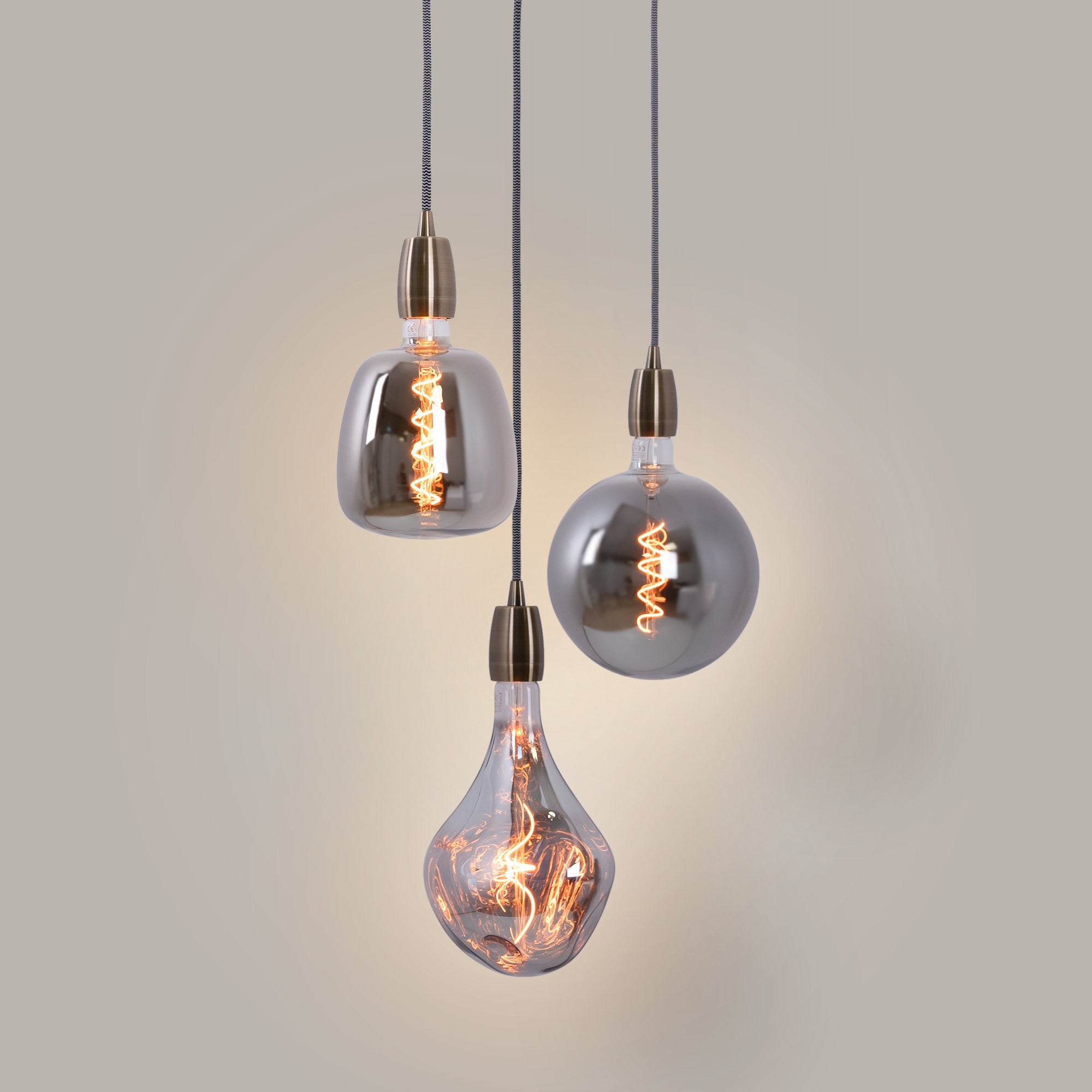 Bombilla decorativa globo filamento con tinte ahumado "Smoky" E27 G200 - Regulable - 4W - 1800K (5)