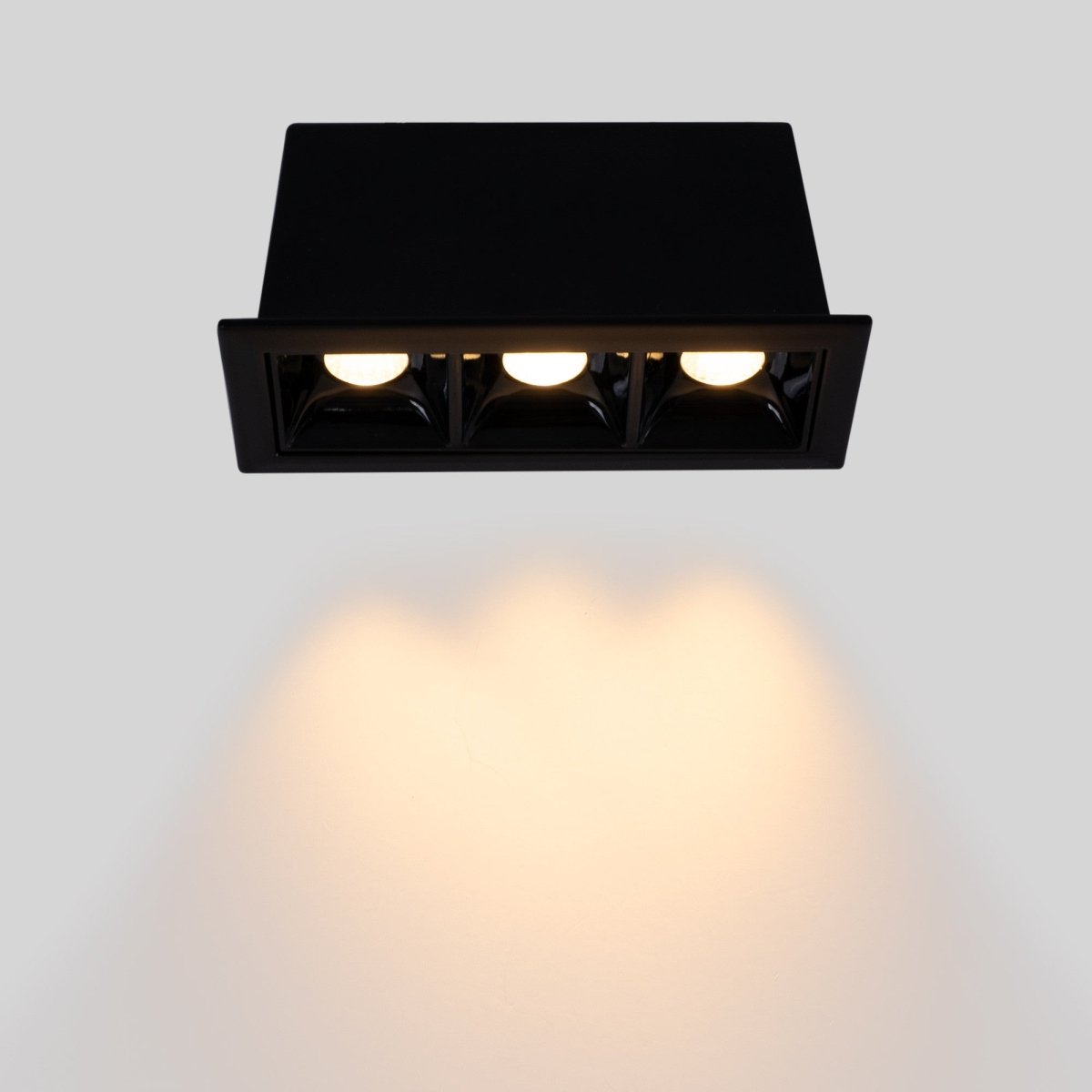 Foco lineal LED empotrable triple 6W - UGR18 - CRI90 - Chip OSRAM - Barcelona Led-