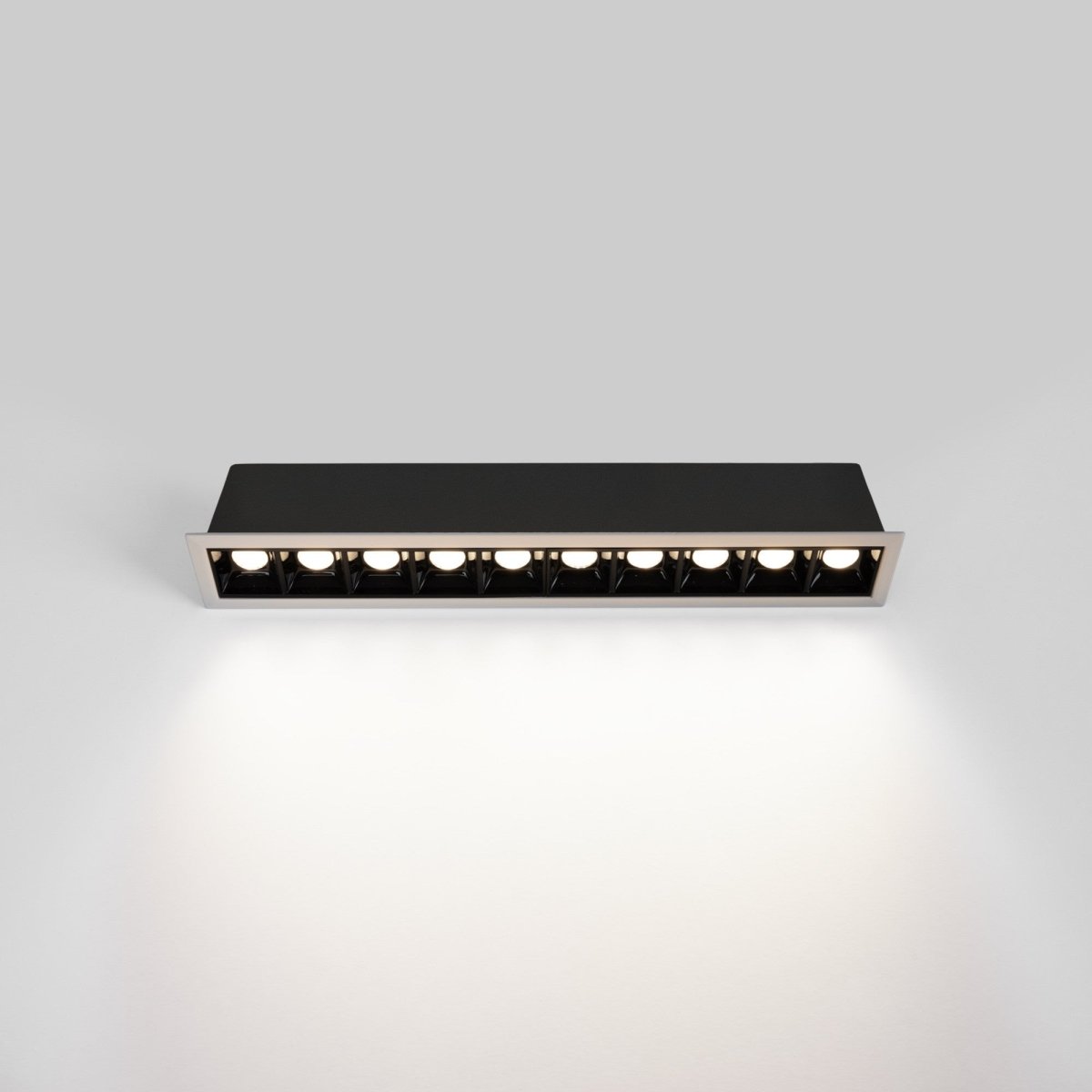 Foco lineal LED empotrable 20W - UGR18 - CRI90 - Chip OSRAM - Barcelona Led-