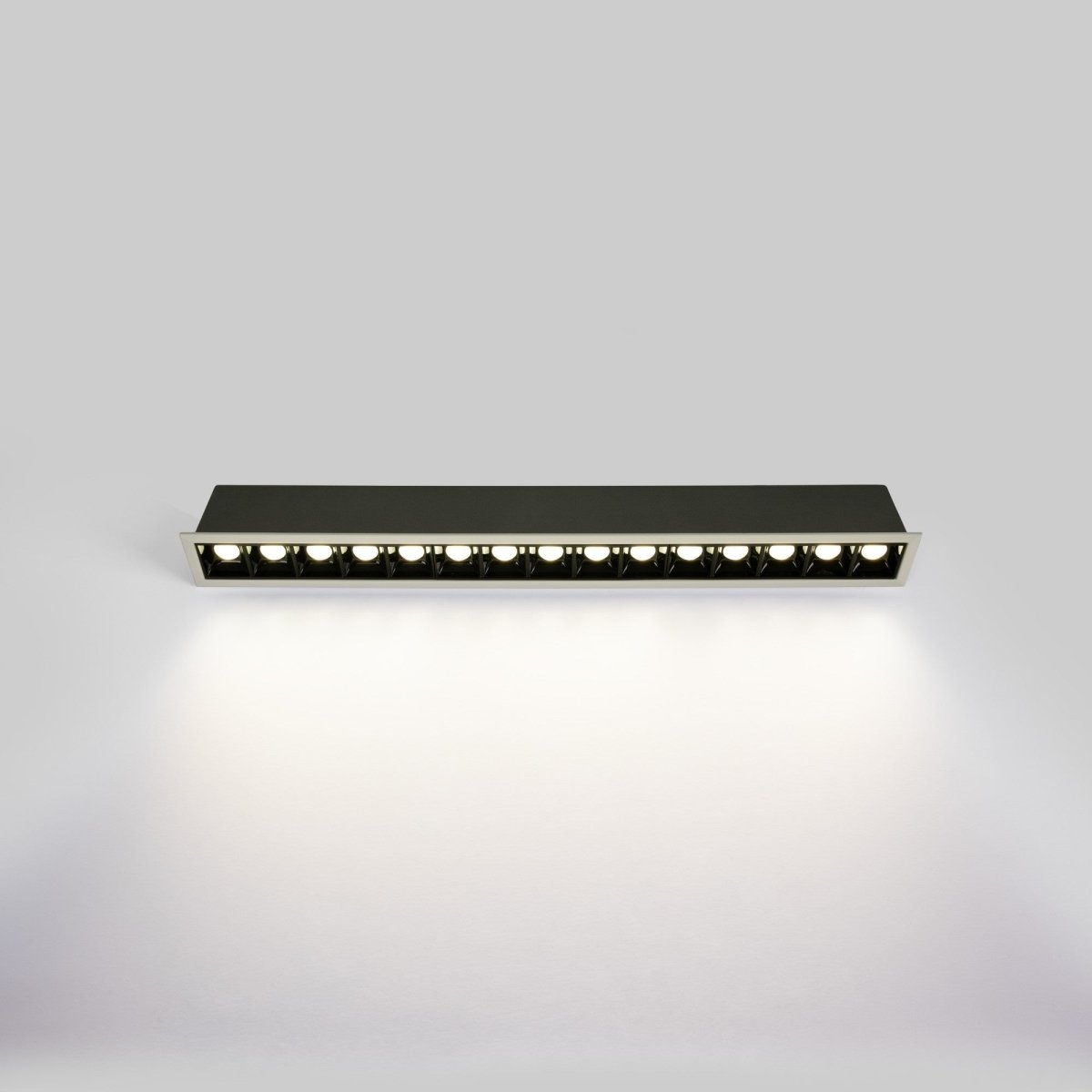 Foco lineal LED empotrable 30W - UGR18 - CRI90 - Chip OSRAM - Barcelona Led-