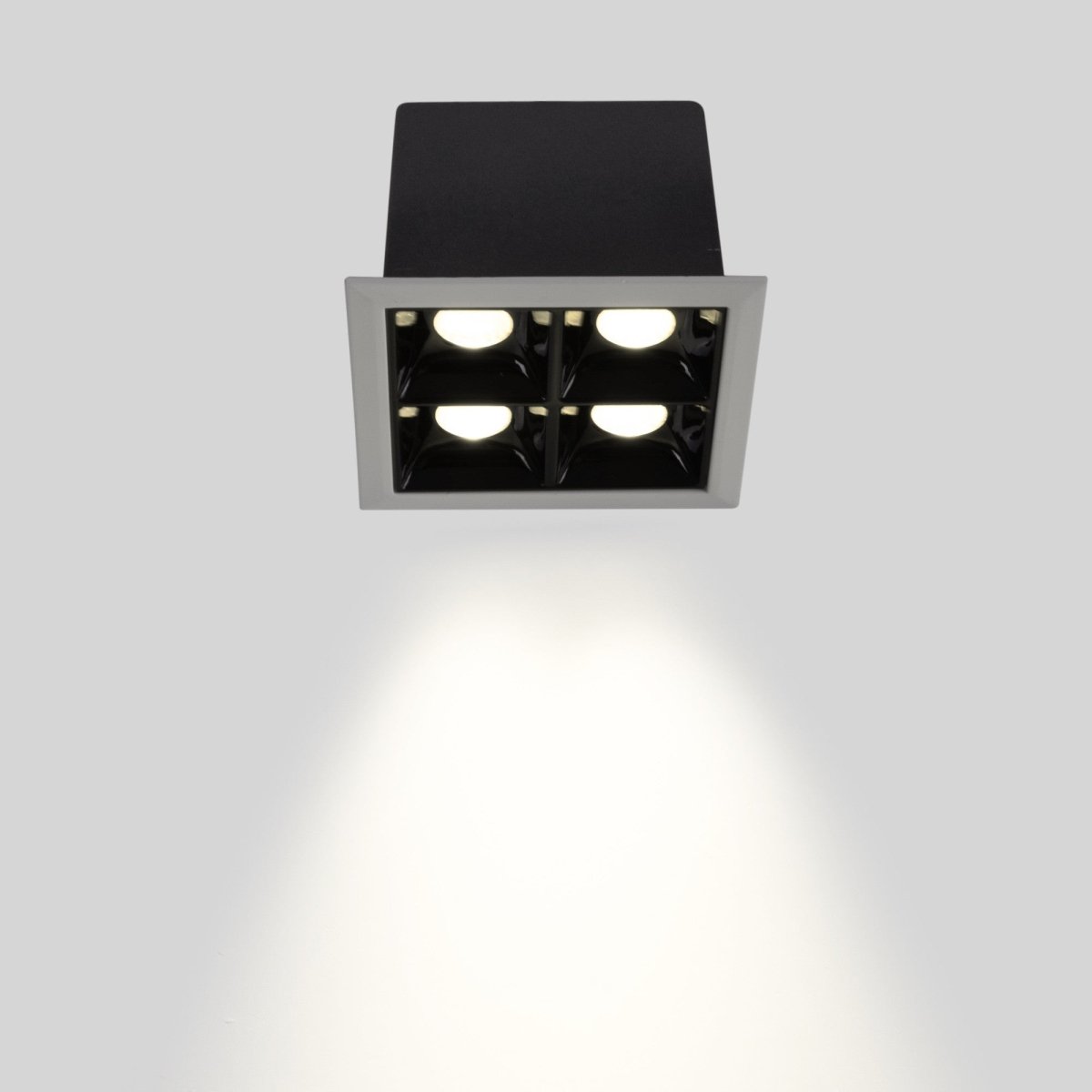Downlight LED cuadrado empotrable 8W - 4 Focos - UGR18 - CRI90 - Chip OSRAM - Barcelona Led-