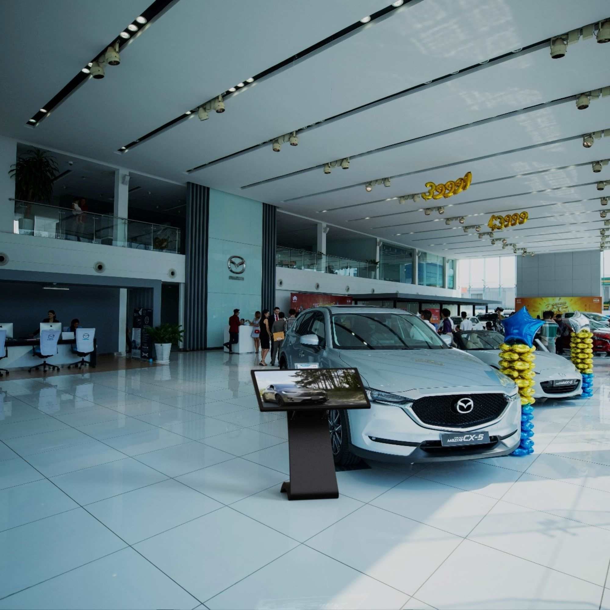 Display publicitario - Digital Kiosk 43" - Pantalla Táctil - Interior - 16GB - Base "S" (1)