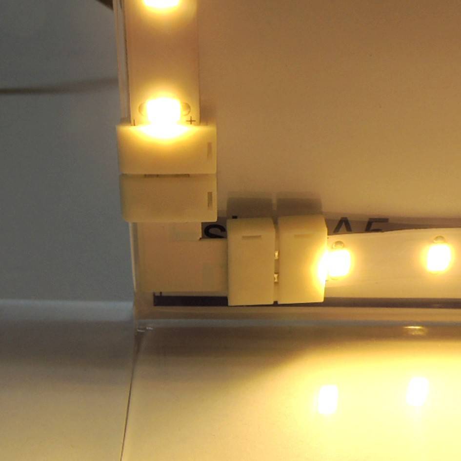 Conector para Tiras LED 12V RGB 10mm para esquinas 90º (4)