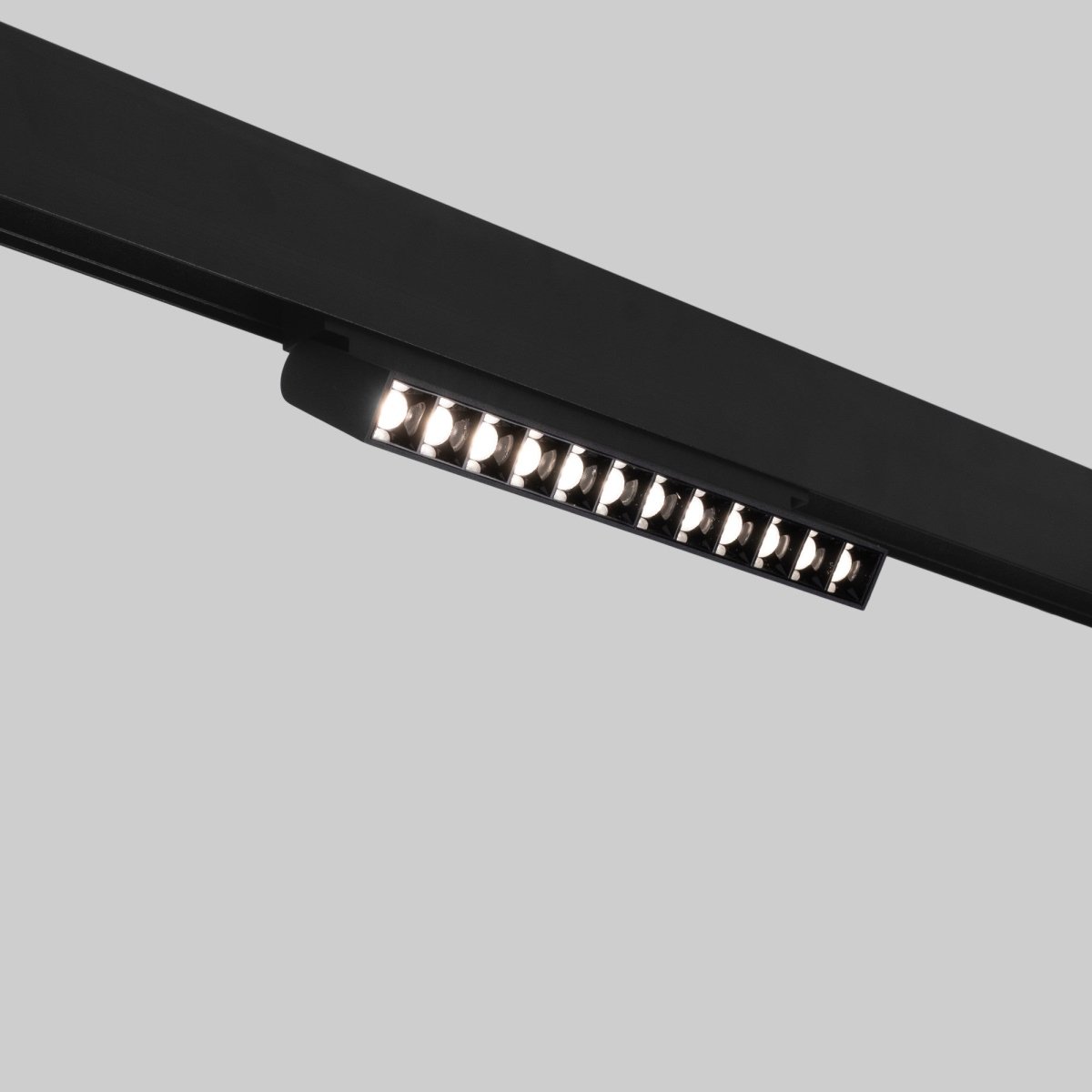 Foco lineal orientable para carril magnético 48V CCT - 12W - DALI regulable - UGR18 - Barcelona Led-