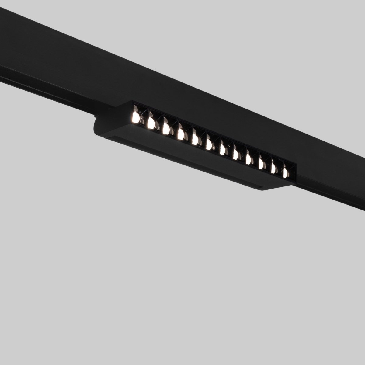 Foco lineal orientable para carril magnético 48V CCT - 12W - DALI regulable - UGR18 - Barcelona Led-