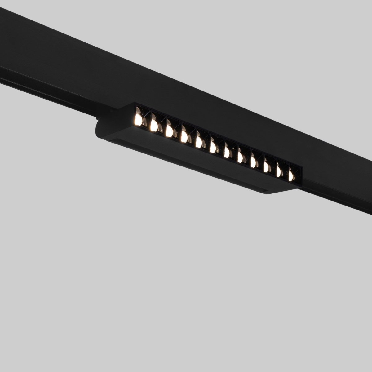 Foco lineal orientable para carril magnético 48V CCT - 12W - DALI regulable - UGR18 - Barcelona Led-