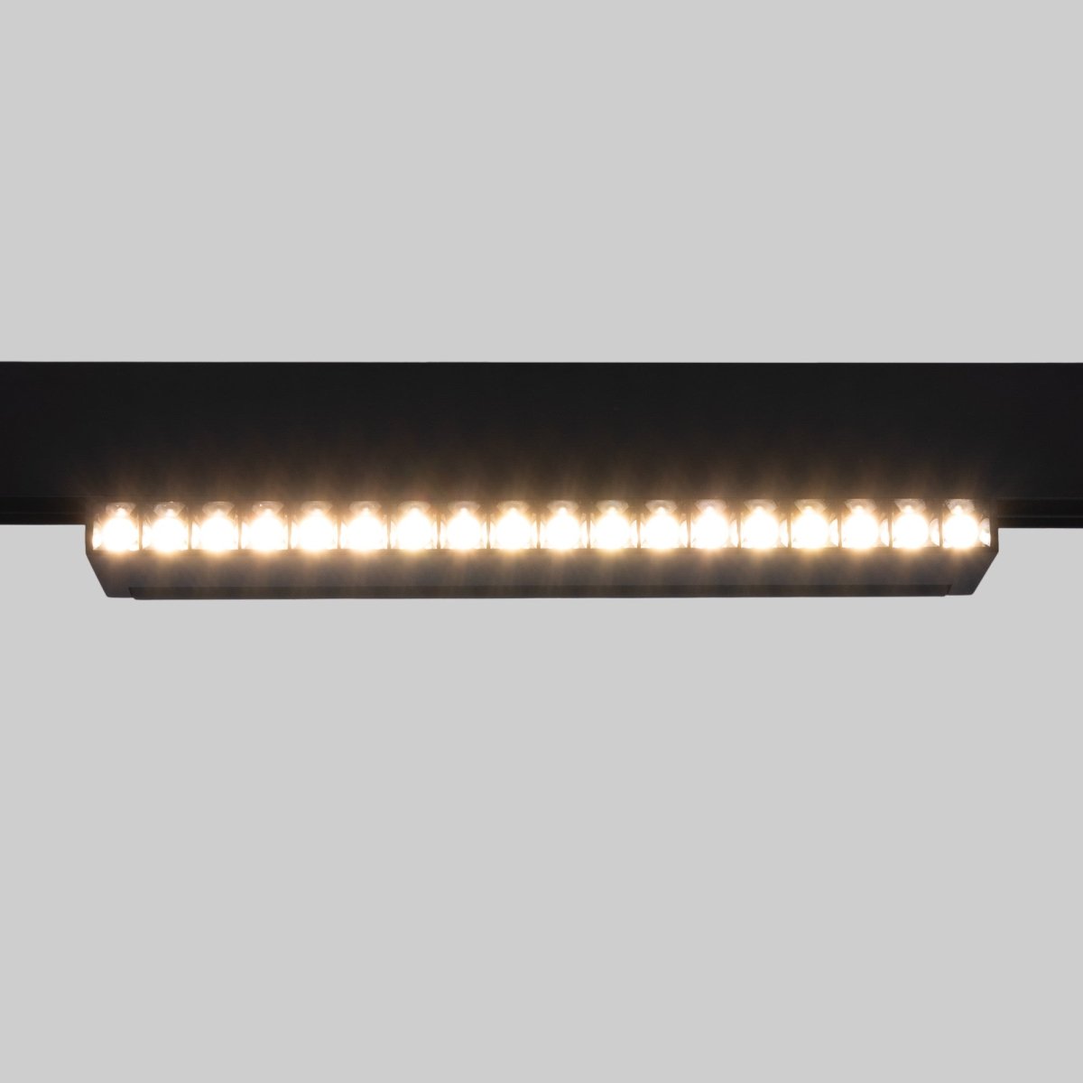 Foco lineal orientable para carril magnético 48V CCT - 18W - Regulación DALI-2 - UGR18 - Barcelona Led-