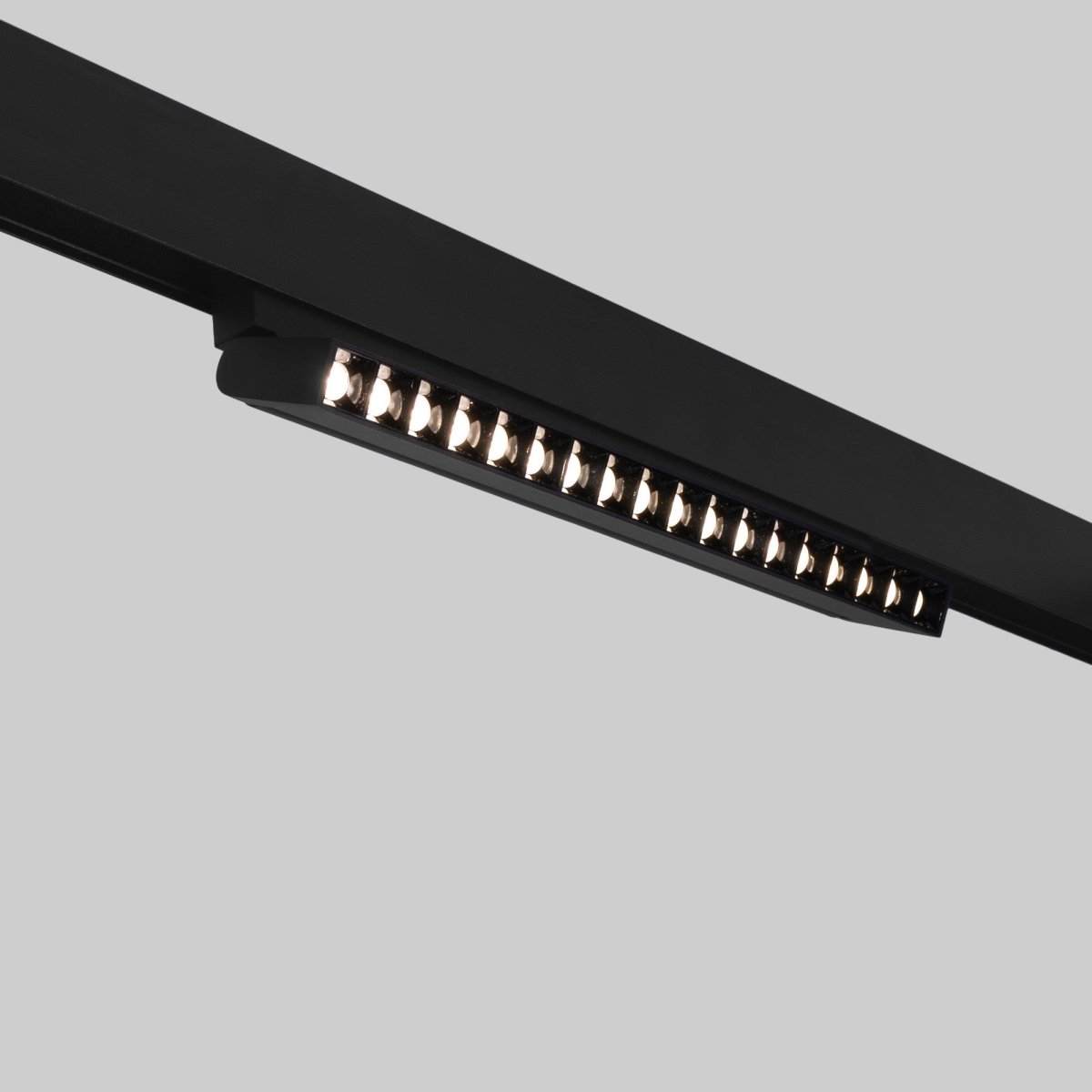 Foco lineal orientable para carril magnético 48V CCT - 18W - Regulación DALI-2 - UGR18 - Barcelona Led-