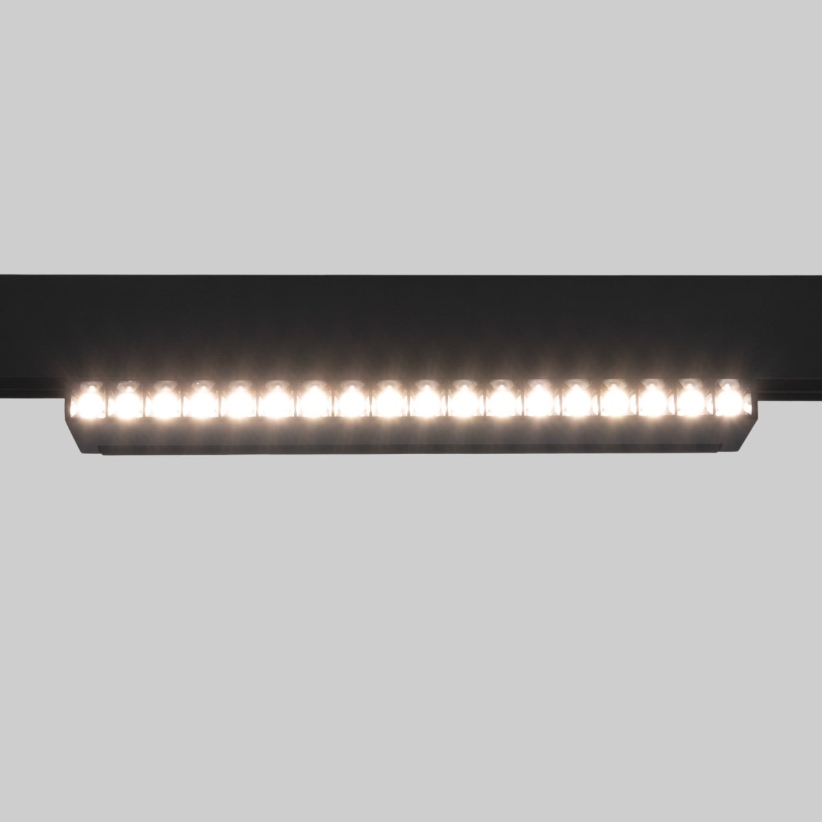 Foco lineal orientable para carril magnético 48V CCT - 18W - Regulación DALI-2 - UGR18 - Barcelona Led-
