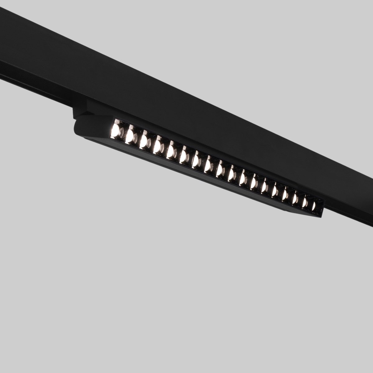 Foco lineal orientable para carril magnético 48V CCT - 18W - Regulación DALI-2 - UGR18 - Barcelona Led-