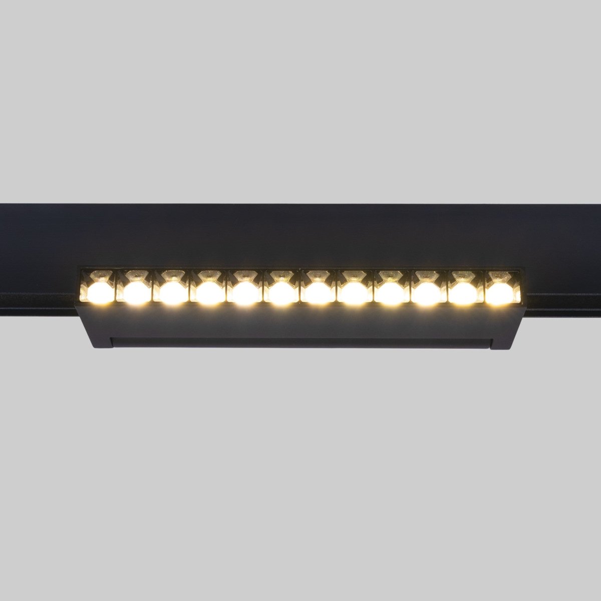 Foco lineal orientable para carril magnético 48V- 12W - Chip OSRAM  - UGR18 - Barcelona Led-